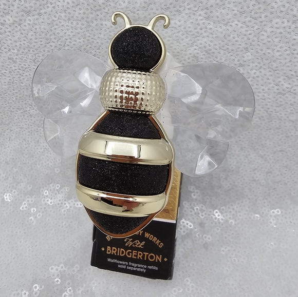 Bridgerton x Bath and Body Works Limited Edition Gem Bee Nightlight Bundle - Picture 4 of 10